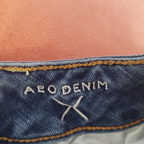 American Eagle Denim Shorts. Size 4. Soft material. Like New. - Picture 8 of 9